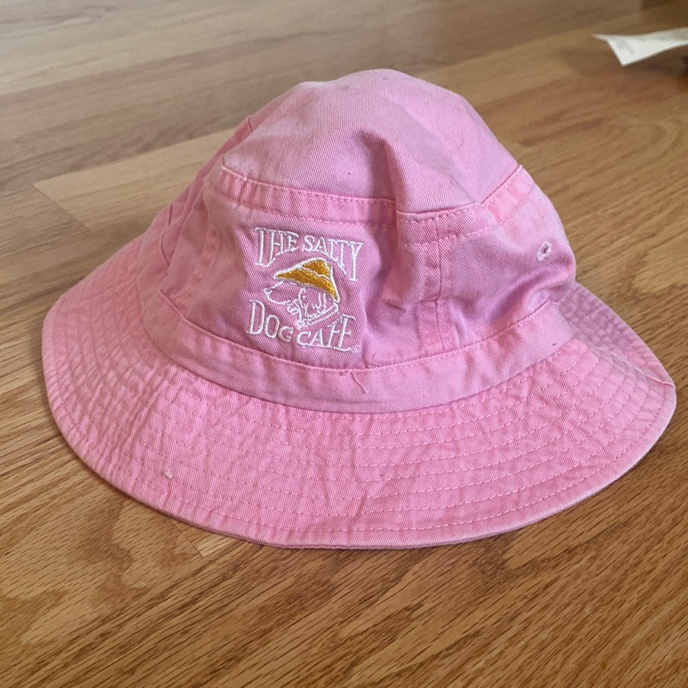Salty dog bucket hat